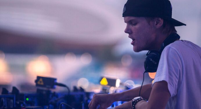 Avicii – True