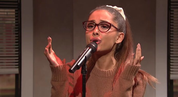 Mira a Ariana Grande imitando a Britney Spears, Shakira y Rihana