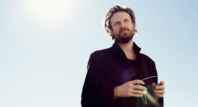 Father John Misty comparte «Real Love Baby»