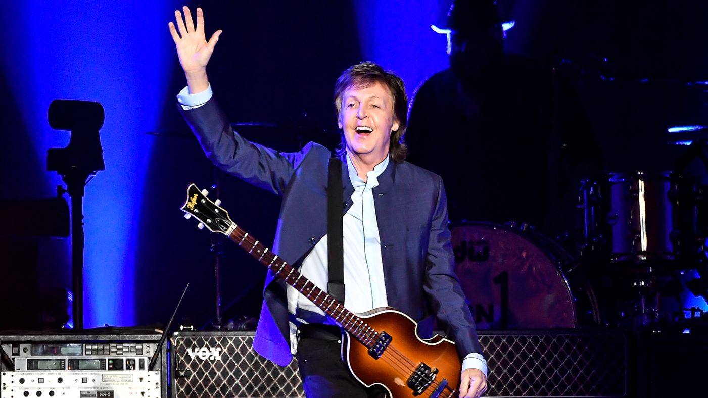 Paul McCartney tocó con una fan de 10 años frente a 50 mil personas