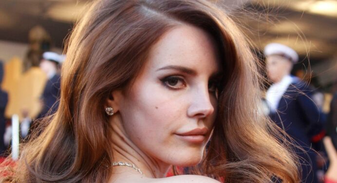 Lana Del Rey presenta nueva canción “Super Movie”