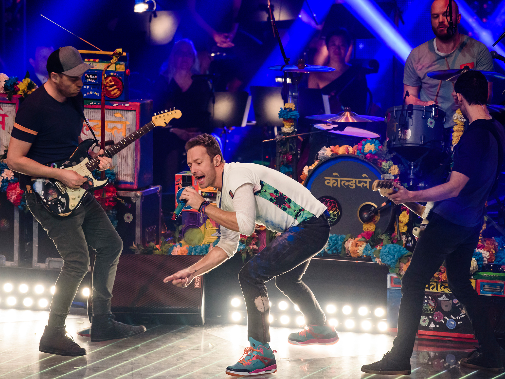Coldplay y Michael J. Fox versionan canciones de Back To The Future