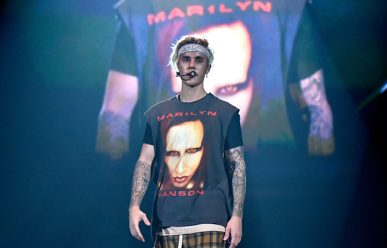 Justin Bieber vende franelas de Marilyn Manson como mercancía de su Purpose Tour