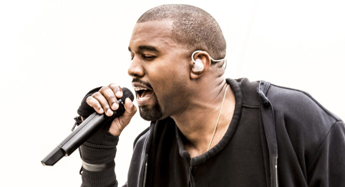 Kanye West lanza video para “Wolves”