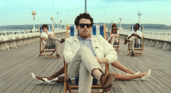 Metronomy Rechazó a Josh Homme de Queens of The Stone Age como productor