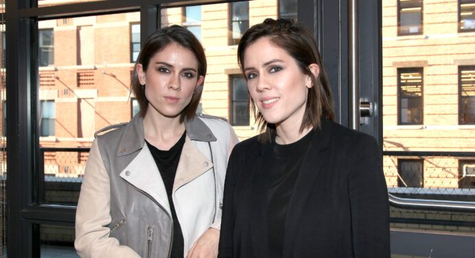 Tegan & Sara se unen a líderes de la comunidad LGBT para rendir tributo a grandes iconos de la música