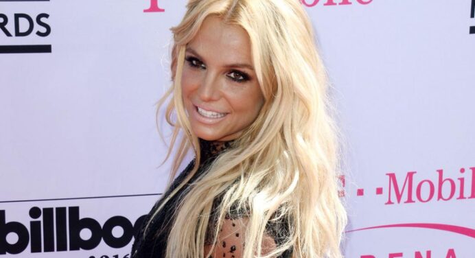 Los fanáticos de Britney Spears hacen una petición para que se publique el video de “Make Me” hecho por David LaChapelle