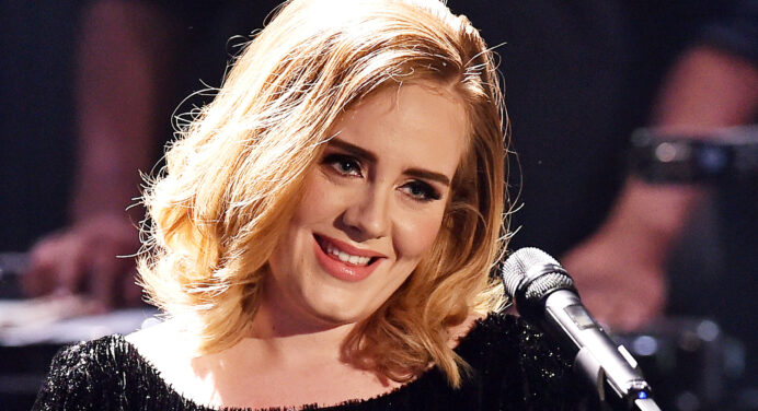 Adele sorprendió a una fanática enferma con una videollamada