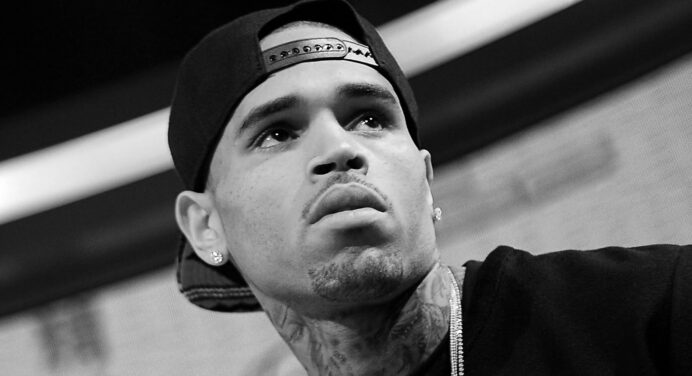 Chris Brown es arrestado por amenazar con un arma de fuego a una mujer