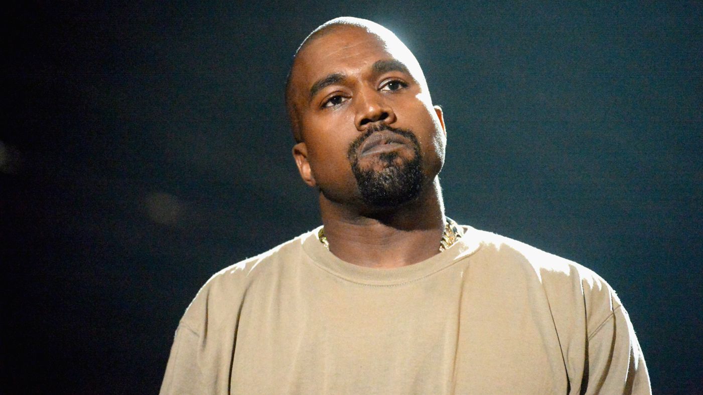 Kanye West comienza su Saint Pablo Tour en una tarima flotante. Cúsica Plus