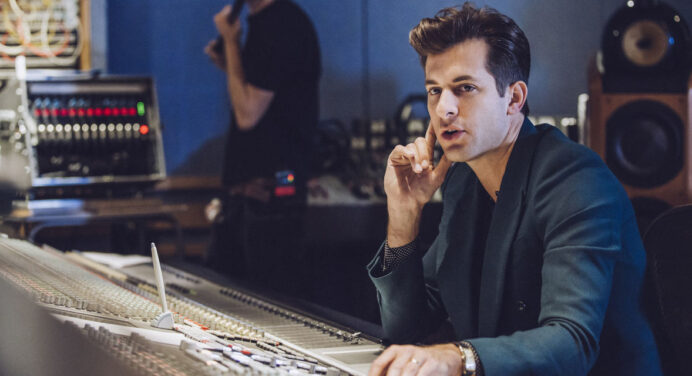 El nuevo disco de Lady GaGa es “increíble” según su productor Mark Ronson