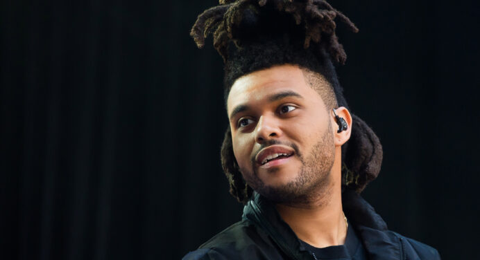 The Weeknd da una muestra de nueva música