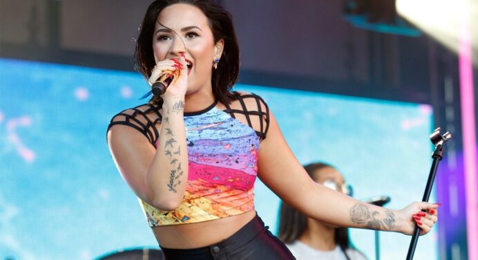 Demi Lovato se vuelve taxista para sorprender fanáticos
