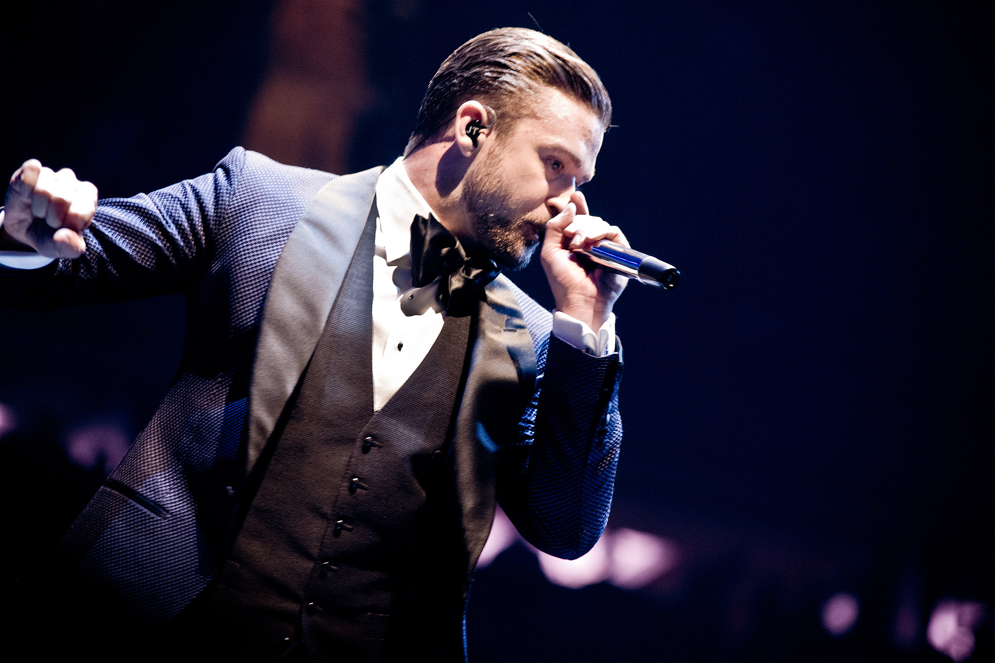 Музыка чтоб петь. Джастин Тимберлейк Concert. Джастин Тимберлейк поет. Justin Timberlake концерт. Джастин Тимберлейк на сцене.