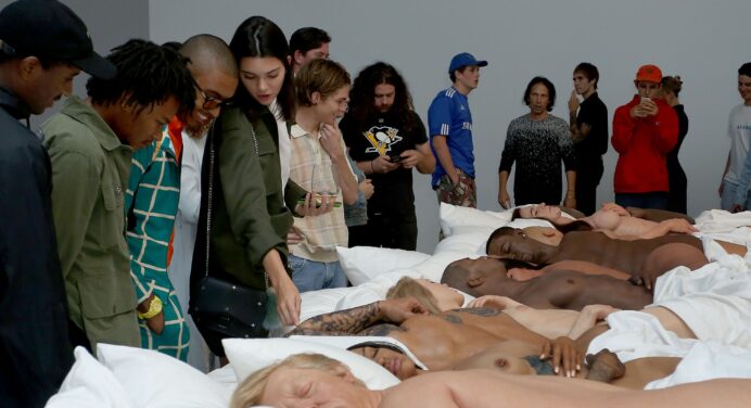 Cuatro millones de dólares por las esculturas de “Famous” de Kanye West