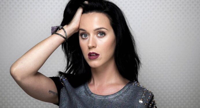 Katy Perry responde a un seguidor que dice que su carrera está acabada