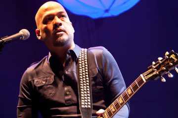 Pixies. Joey Santiago. Guitarrista. Rehabilitación. Cúsica Plus