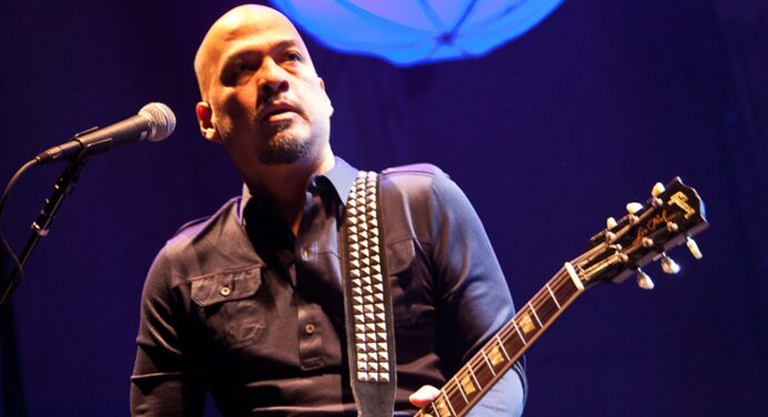 El guitarrista de Pixies entra a rehabilitación