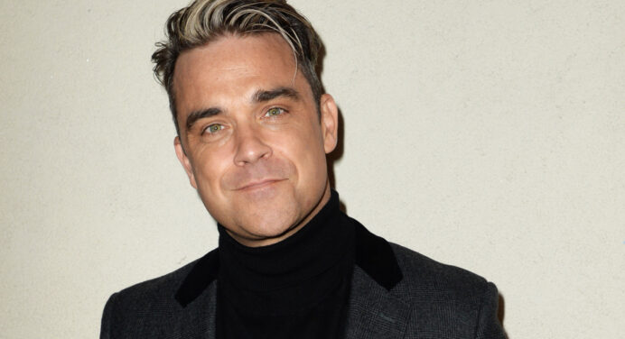 Todos deberíamos rumbear como los rusos, o al menos así piensa Robbie Williams en su nuevo sencillo