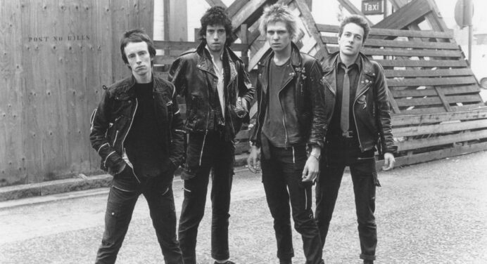 Aquí está el primer adelanto de la película sobre The Clash, ‘London Town’