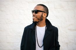 Entra a la fiesta de Anderson.Paak con el video de “Come Down”. Cúsica Plus