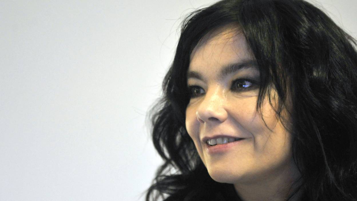 Björk presenta el teaser de su video de realidad virtual para “Family”. Cúsica Plus