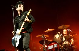 Green Day interpreta su sencillo"Bang Bang" en The Tonight Show con Jimmy Fallon. Revolution Radio. Cúsica Plus