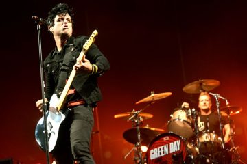 Green Day interpreta su sencillo"Bang Bang" en The Tonight Show con Jimmy Fallon. Revolution Radio. Cúsica Plus