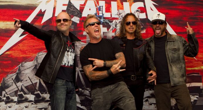 Metallica regala un nuevo tema con la compra de una de sus máscaras para Halloween