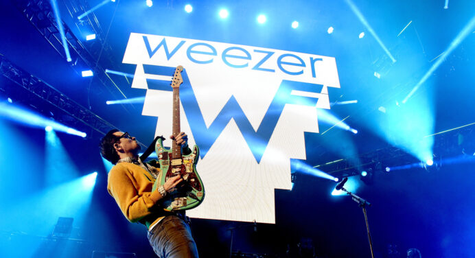 Weezer tocó “I Love The USA” en The Late Late Show con James Corden