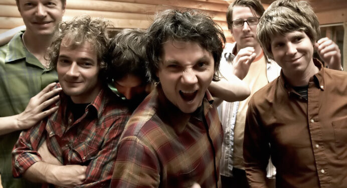 Un grifo y un panquecito protagonizan el video de Wilco para “Someone to Lose”