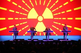 Cancelan el concierto de Kraftwerk en Buenos Aires debido a la prohibición de festivales de música electrónica. Cúsica Plus