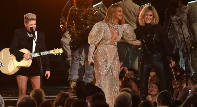 Beyoncé cantó “Daddy Lessons” junto a las Dixie Chicks en los Country Music Association Awards y publican el audio oficial