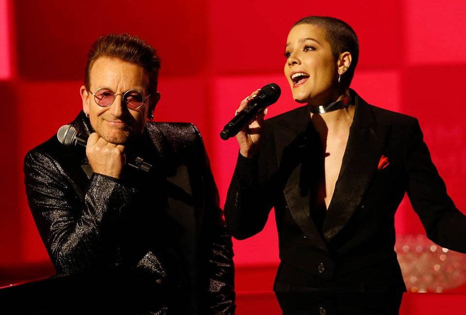 Halsey, Brandon Flowers de The Killers, Bono y más acompañaron a Jimmy Kimmel en su programa a beneficio de la fundación (RED). Cusica Plus