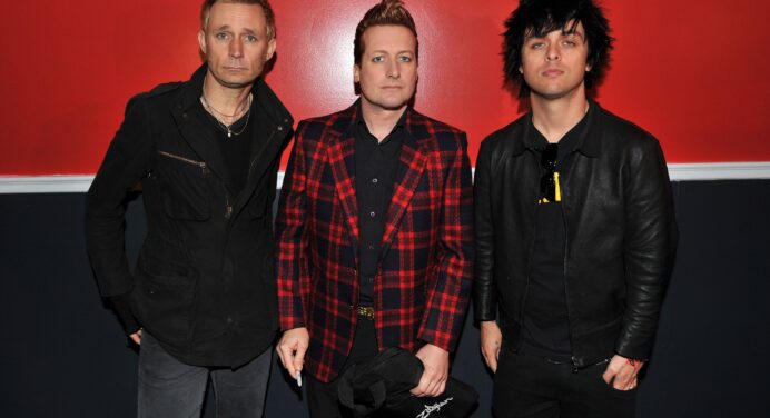 Mira el video para “Still Breathing” de Green Day