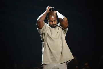 Kanye West aún hospitalizado y sin fecha de salida. Cusica Plus