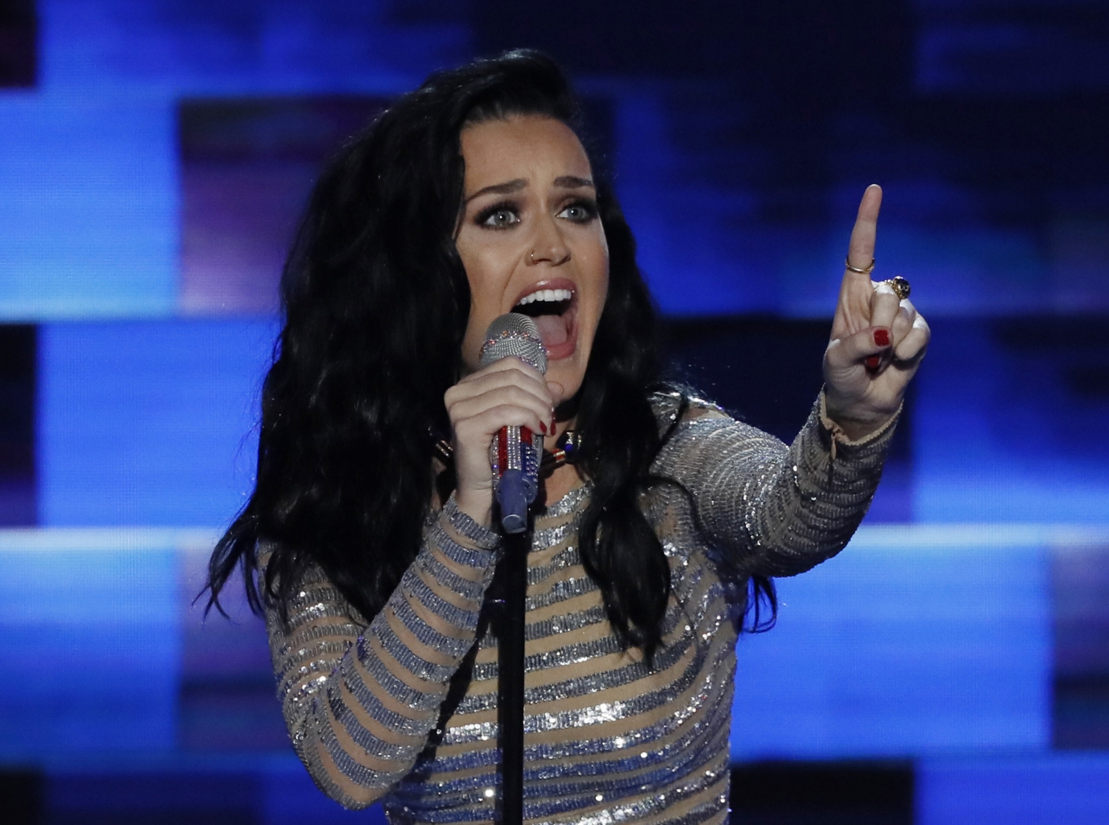 Katy Perry reveló que sus padres votaron por Donald Trump. Cúsica Plus