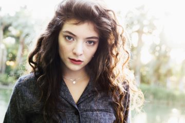 Lorde reflexiona sobre volverse adulto y habla sobre su nuevo disco. Cúsica Plus