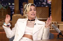 Mira a una deprimida Miley Cyrus reaccionar a la victoria de Trump. Cúsica Plus