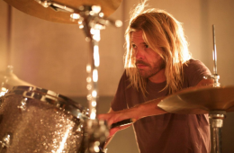 Taylor Hawkins de Foo Fighter presenta el video de su primer sencillo como solista. Cusica Plus