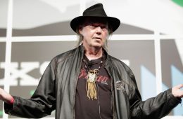 Neil Young anuncia que prepara un nuevo sitio de streaming musical con su empresa Pono. Cusica Plus