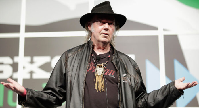 Neil Young anuncia que prepara un nuevo sitio de streaming musical con su empresa Pono