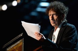 Bob Dylan entrega su discurso para la entrega del Premio Nobel. Cusica Plus