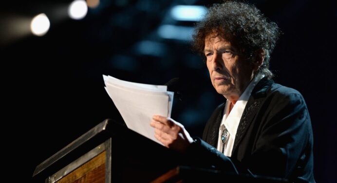 Bob Dylan entrega su discurso para la entrega del Premio Nobel