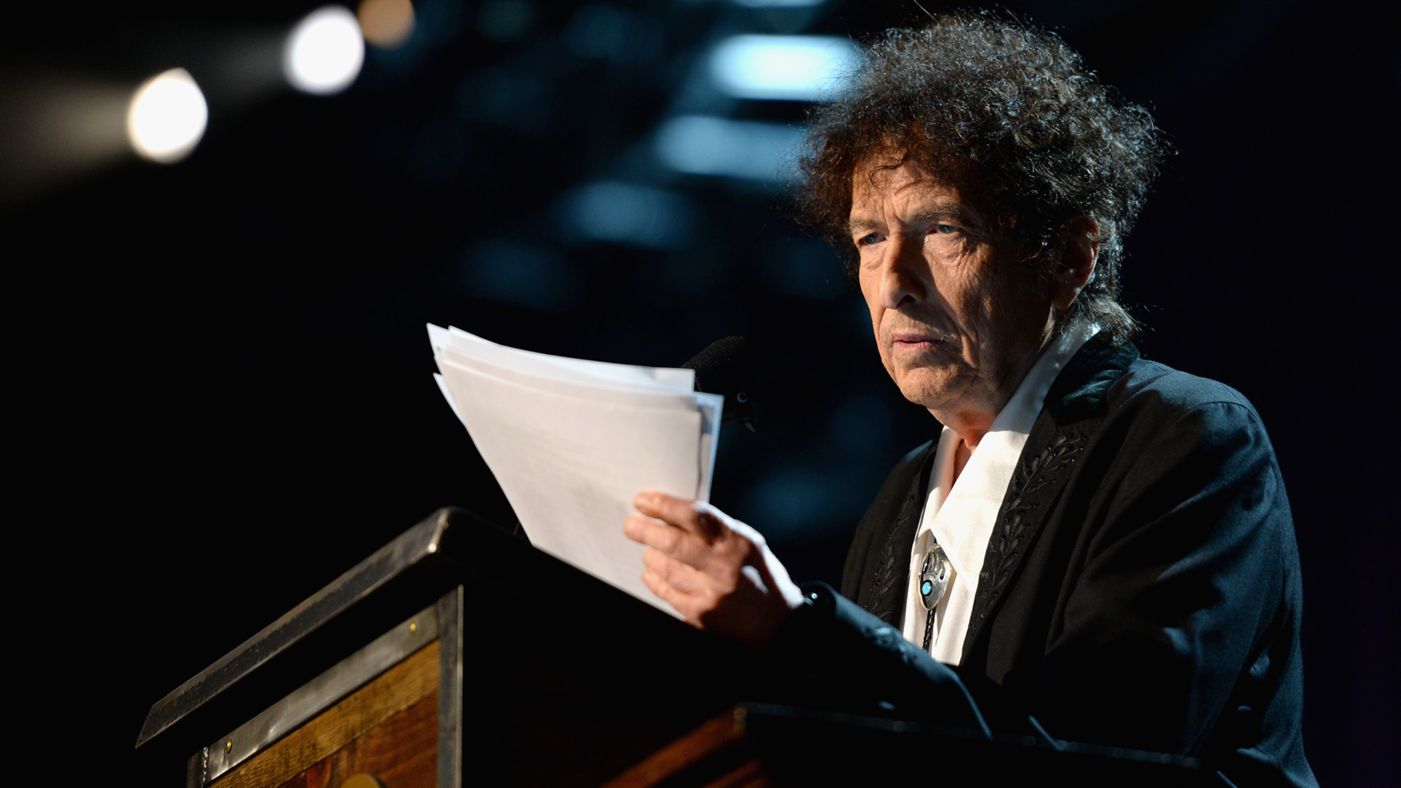 Bob Dylan entrega su discurso para la entrega del Premio Nobel. Cusica Plus