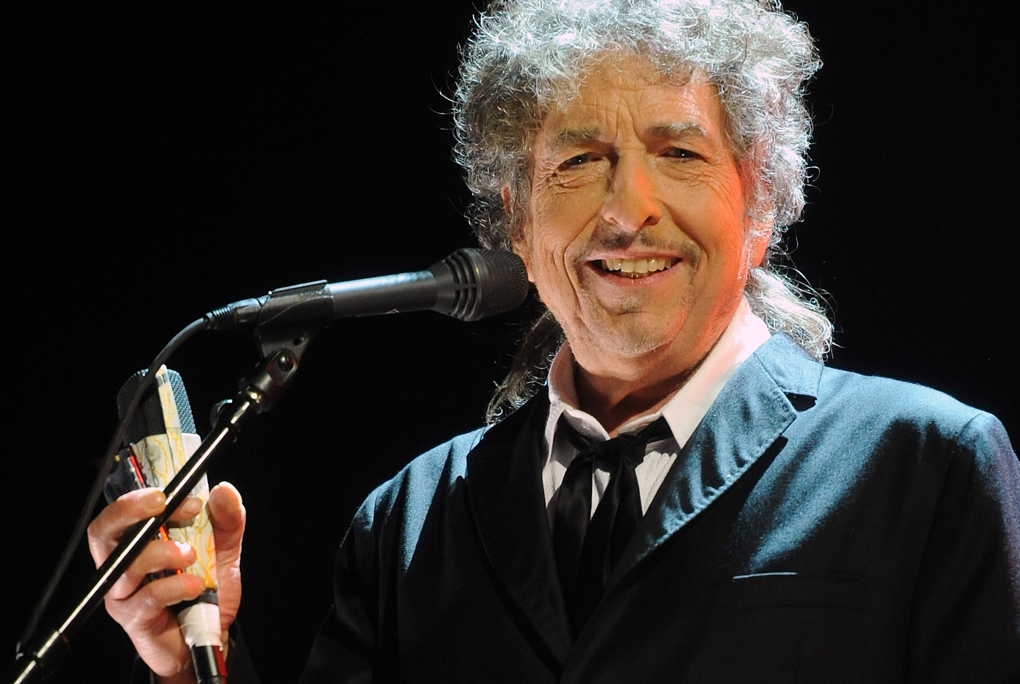 Bob Dylan recibe el Premio Nobel de Literatura: “Algo que nunca imagine”. Cusica Plus