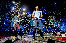 Coldplay le dedicó un tema navideño a los australianos llamado “Christmas With The Kangaroos”. Cusica Plus