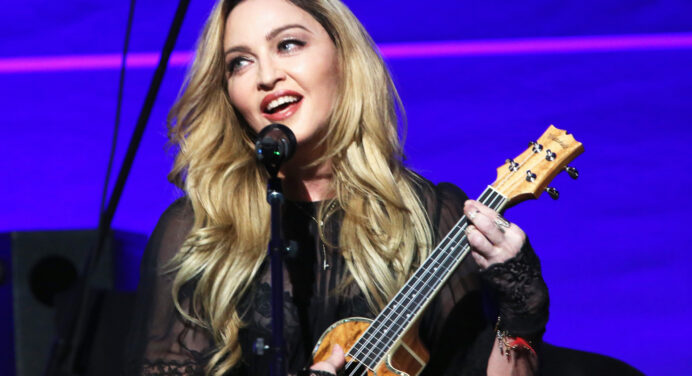 Madonna hace una extraña versión para “Toxic” de Britney Spears