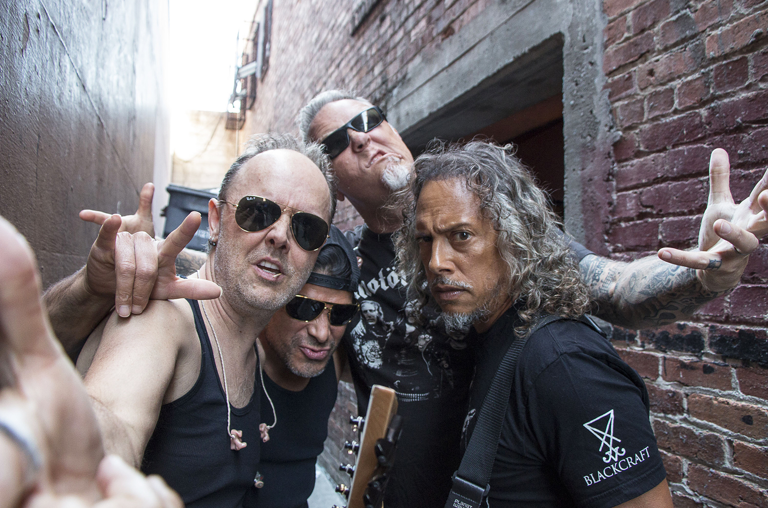 Pillaron a Metallica cantando “Enter Sandman” en una tienda de víveres. Cusica Plus