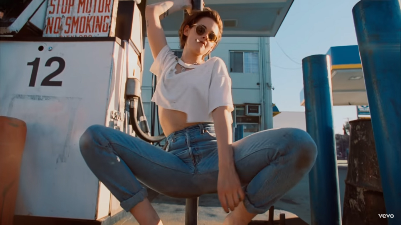 Déjate enamorar por la rebeldía de Kristen Stewart en el nuevo video de The Rolling Stones. Cusica Plus